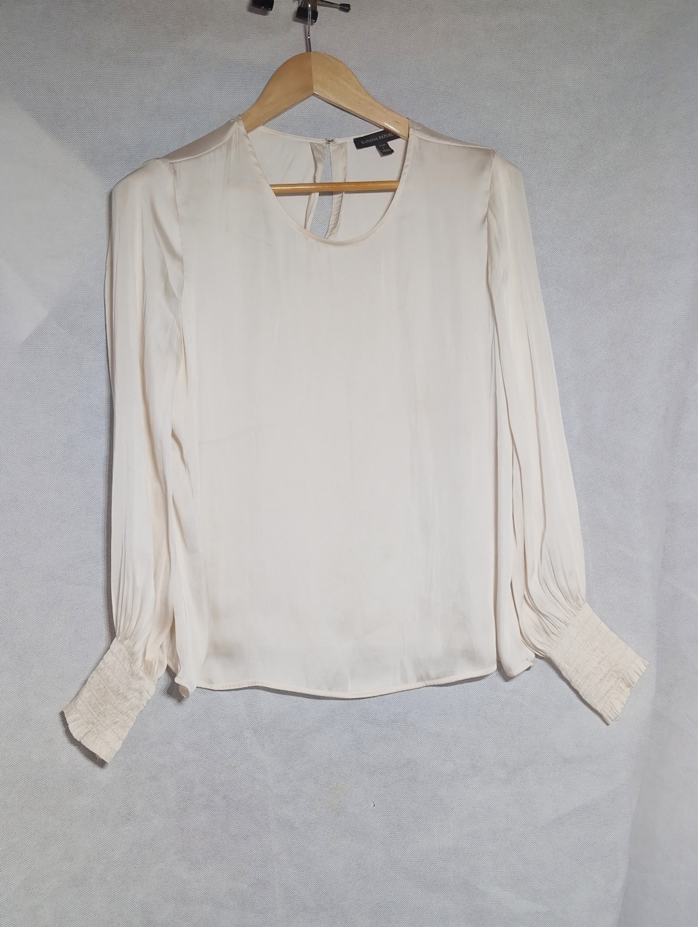 Banana Republic Ivory Sz PL Long-Sleeve Blouse with Smocked Cuffs